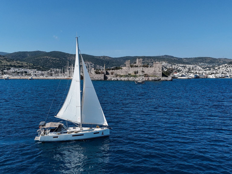 Hire a Jeanneau Sun Odyssey 440 Bodrum