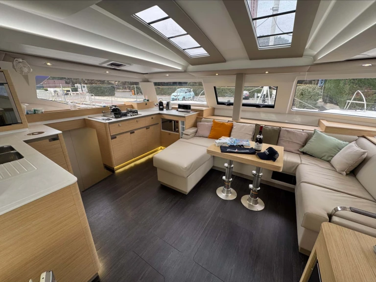 Hire Catamaran Fountaine Pajot with a boat licence