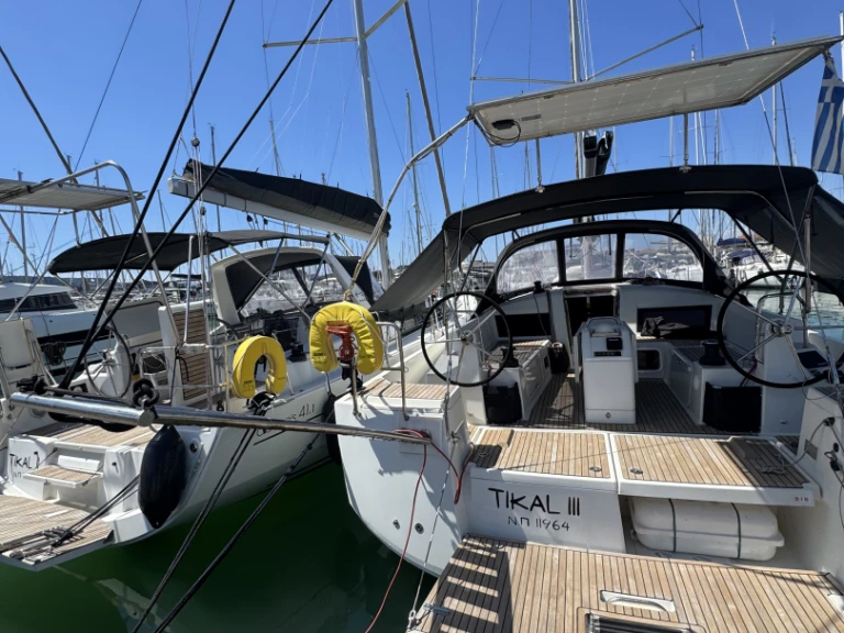 Hire Sailboat with or without skipper Jeanneau Lefkáda