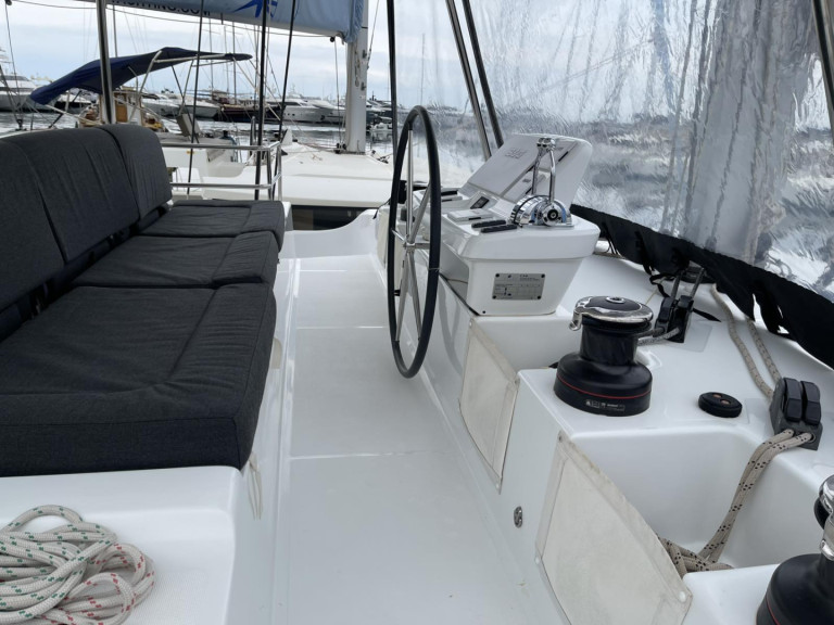 Yacht hire Alimos cheap Lagoon 50