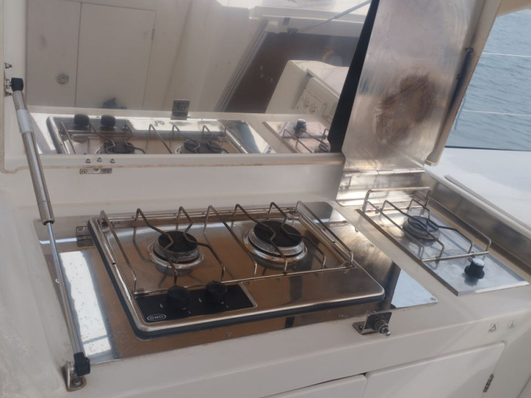 Yacht charter Gouvia - Jeanneau Sun Loft 47 on SamBoat
