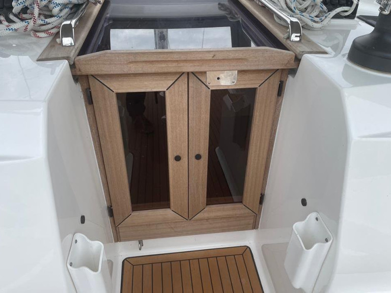 Hire Sailboat Bavaria with a boat licence