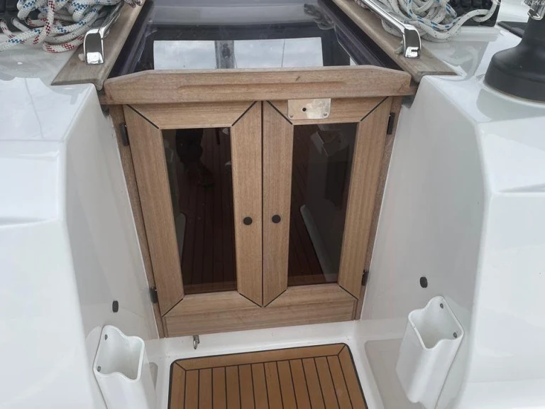 Hire Sailboat Bavaria with a boat licence