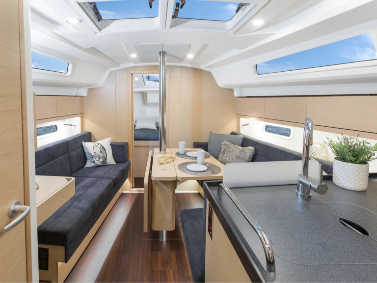 Yacht hire Cogolin cheap Hanse 348