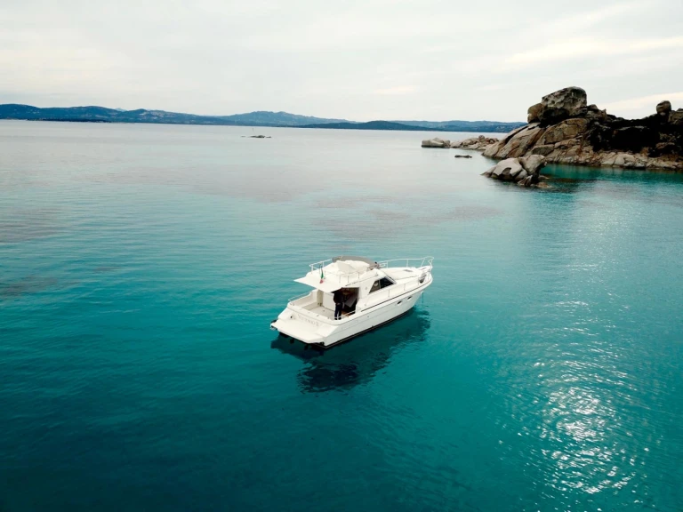 Hire Motorboat Mochi Craft with a boat licence
