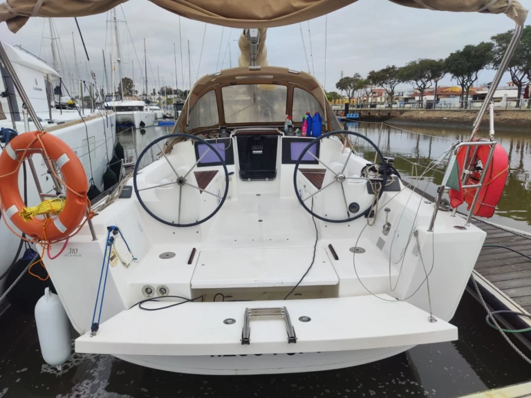 Sailboat hire in Ayamonte - Dufour Dufour 310 Grand Large