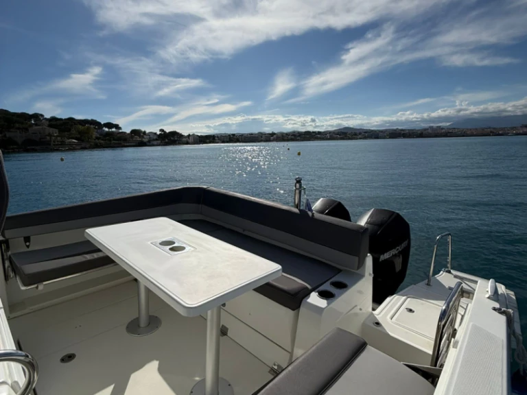 Motorboat to hire Antibes at the best price