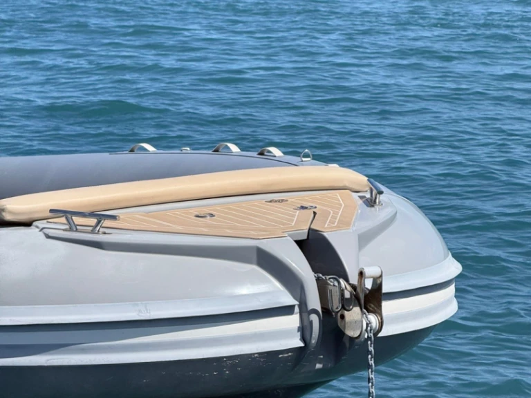 Charter a Salpa Salpa Soleil 28 in Antibes on Samboat