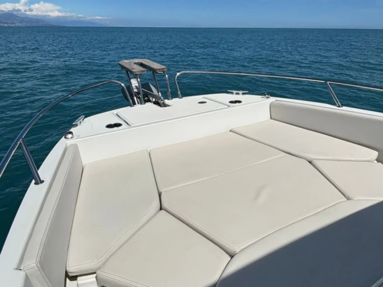 Yacht hire Antibes cheap Flyer 7 SPACEdeck