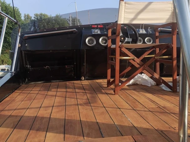 Motorboat hire in Angera - Posillipo Martinica 42 