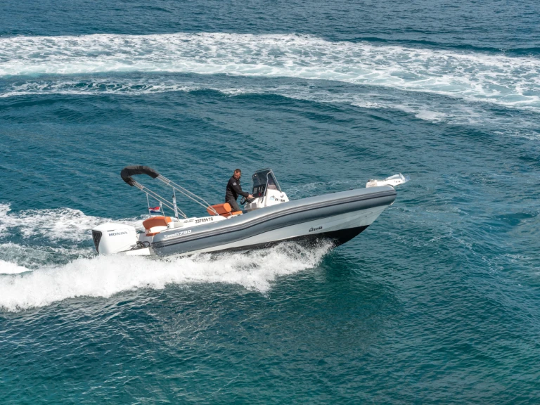 Charter a Marlin Boat 790 Pro Dynamic in Trogir on Samboat