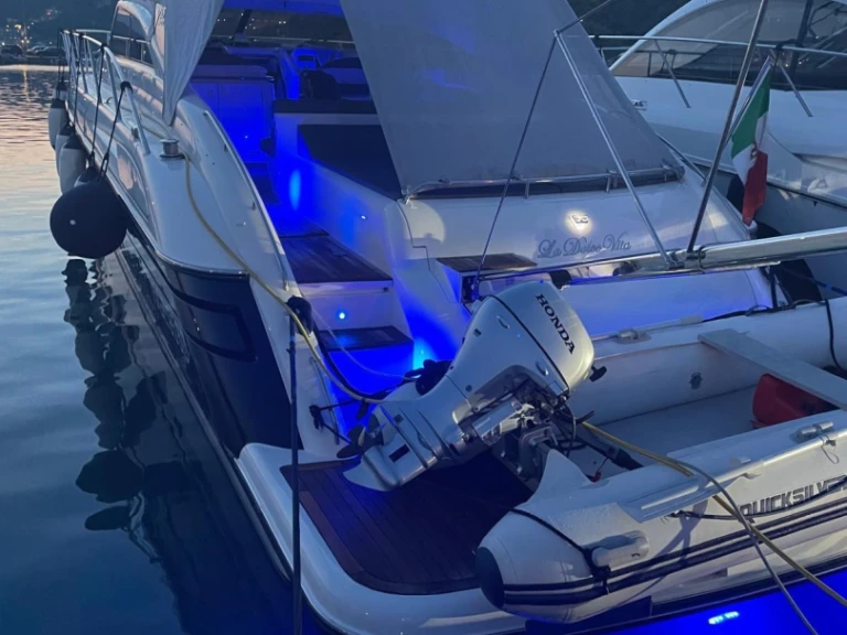 Charter a Princess Princess V55 in Nettuno on Samboat