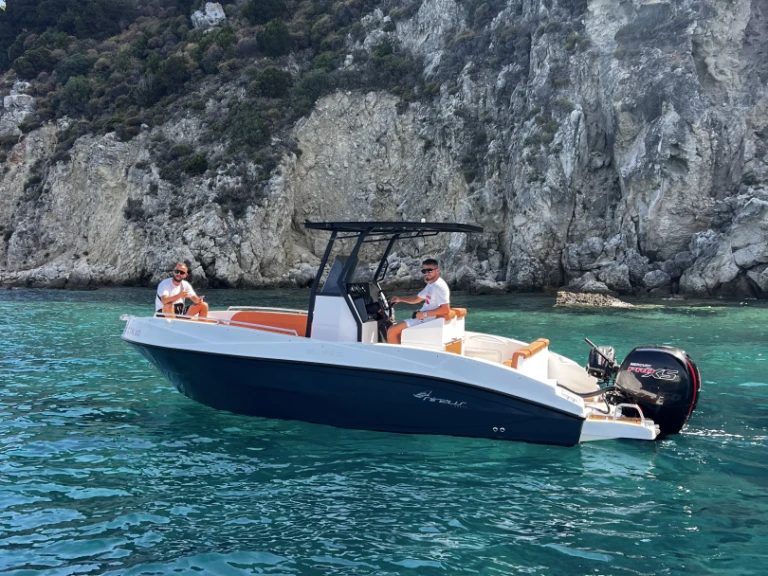 Hire Motorboat Nireus with a boat licence