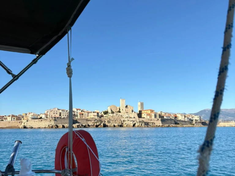 Sailboat hire in Saint-Laurent-du-Var - Hunter Hunter 38
