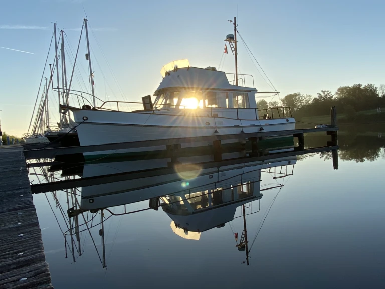 Motorboat to hire Gemeente Veere at the best price