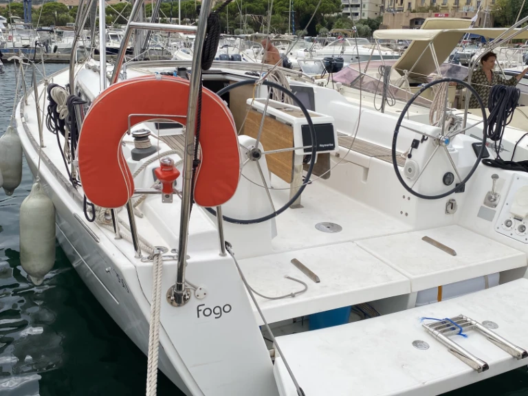 Charter a Dufour Dufour 350 Grand Large in San Ciprianu on Samboat