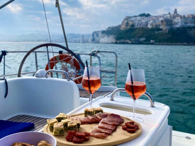 Hire a Bénéteau Cyclades 43.3 Vieste