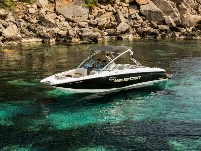 Hire Motorboat Mastercraft with a boat licence