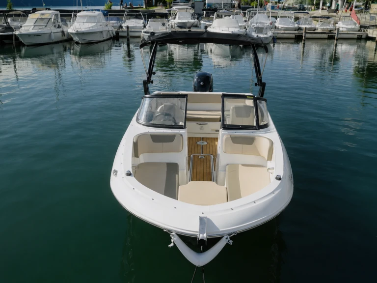 Yacht charter Aix-les-Bains - Bayliner BAYLINER VR4 on SamBoat