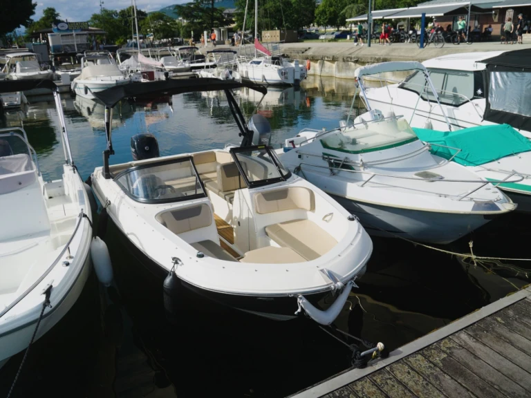 Hire a Bayliner BAYLINER VR4 Aix-les-Bains
