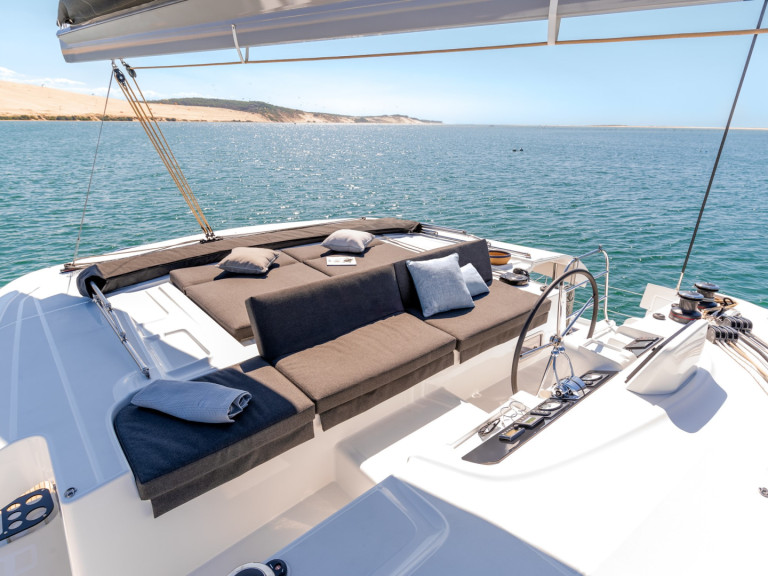 Hire Catamaran Lagoon with a boat licence