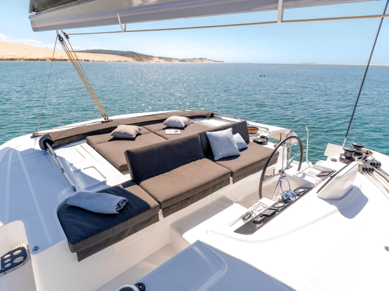 Hire Catamaran Lagoon with a boat licence