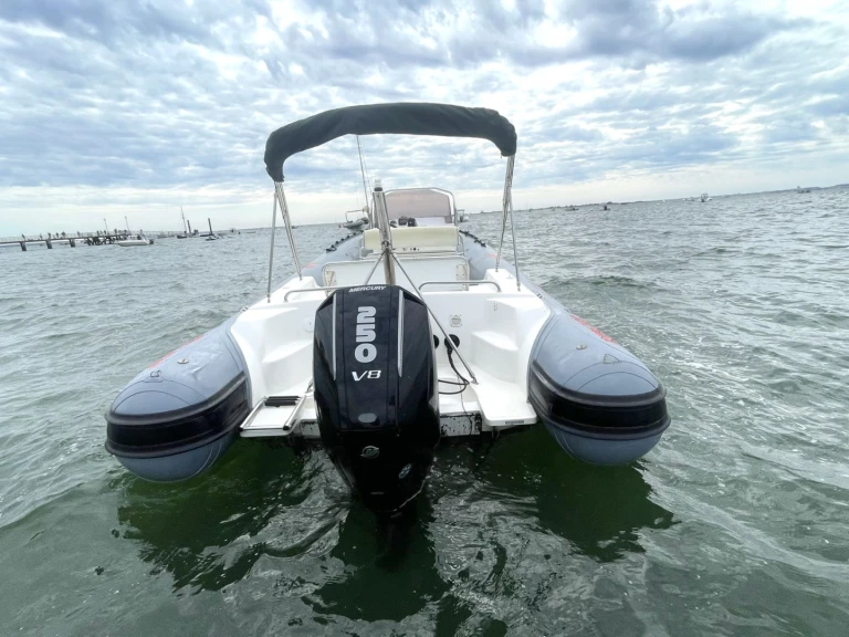 Hire a Joker Boat Clubman 26 Lège-Cap-Ferret