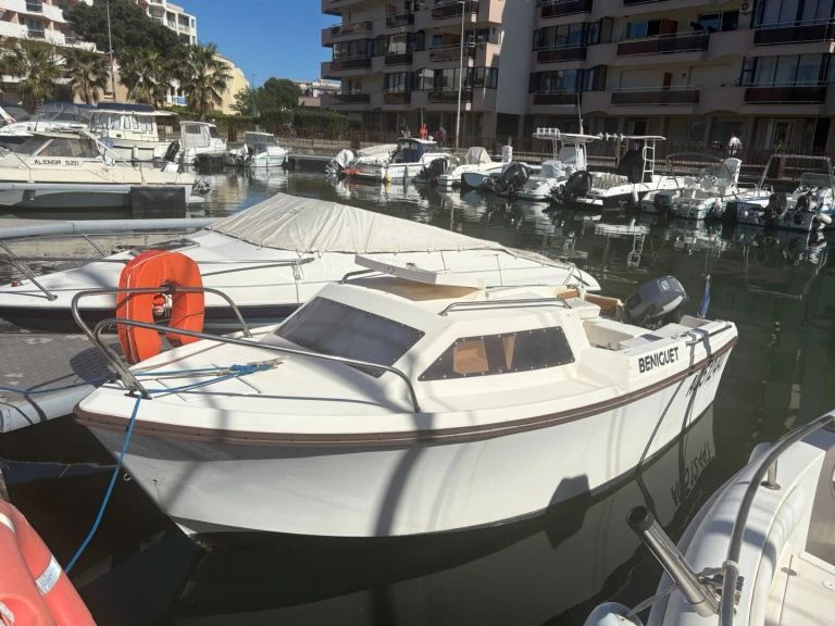 Hire a Jeanneau Beniguet France