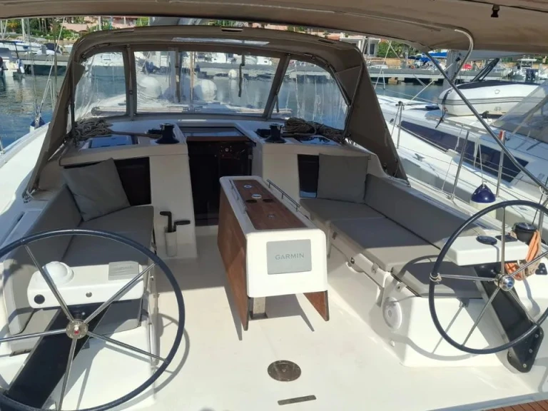 Sailboat hire in Cagliari - Dufour Dufour 430 Grand Large