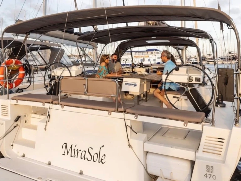 Yacht charter Cagliari - Dufour Dufour 470 on SamBoat