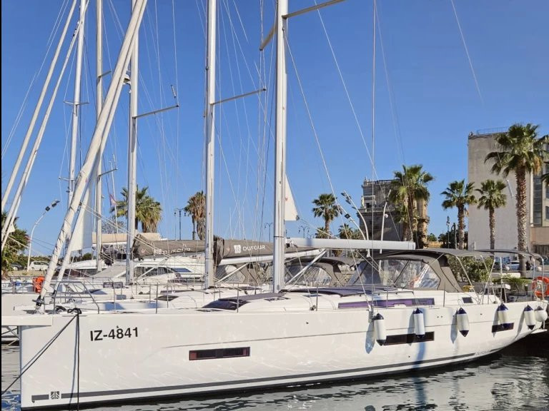 Yacht charter Cagliari - Dufour Dufour 530 on SamBoat
