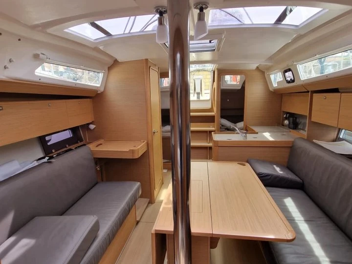 Sailboat to hire Cagliari at the best price