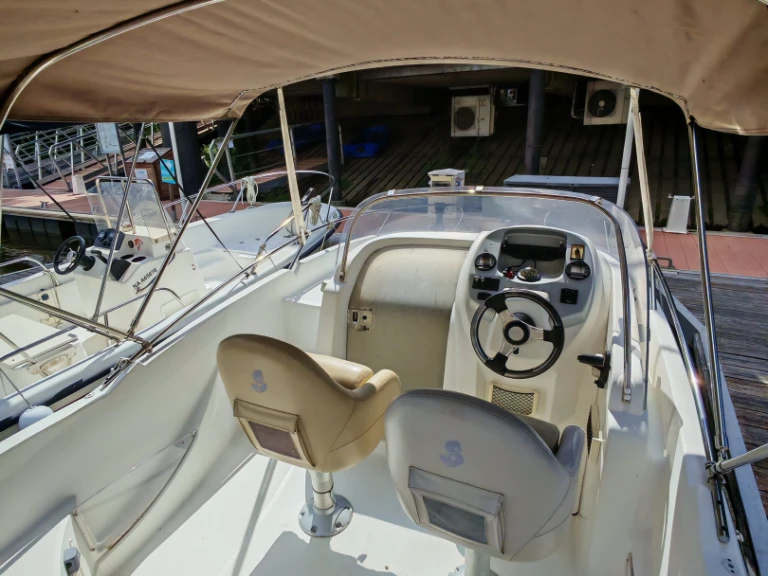 Motorboat to hire Nantes at the best price