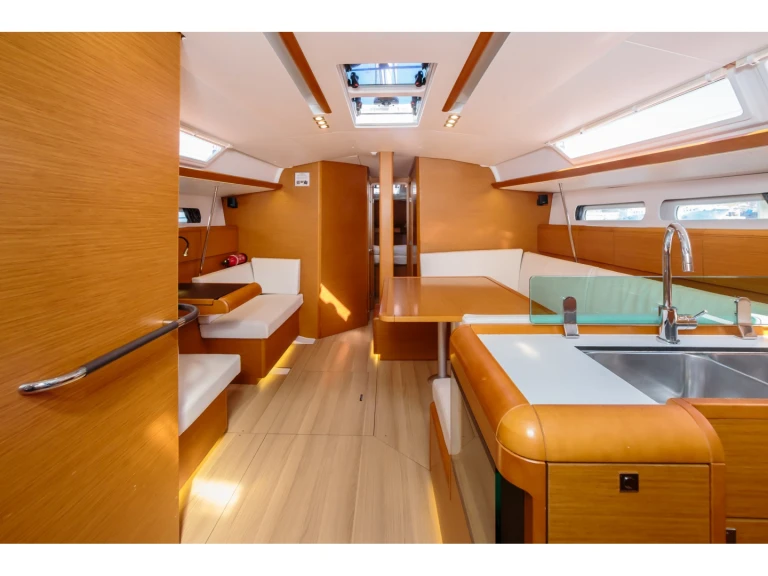 Yacht charter Ajaccio - Jeanneau Sun Odyssey 449 on SamBoat