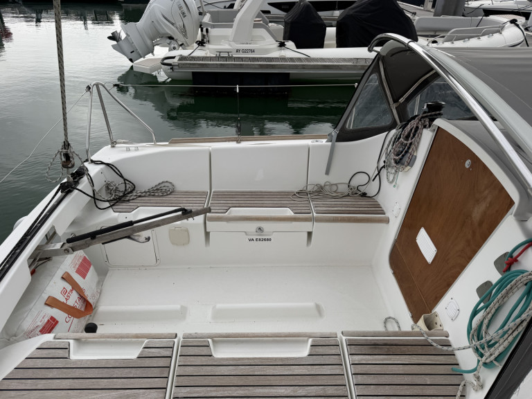 Hire Sailboat FIRST 25.7 Q.R with a boat licence