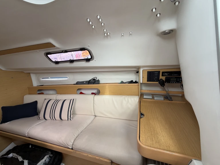 Sailboat to hire Port-Haliguen at the best price