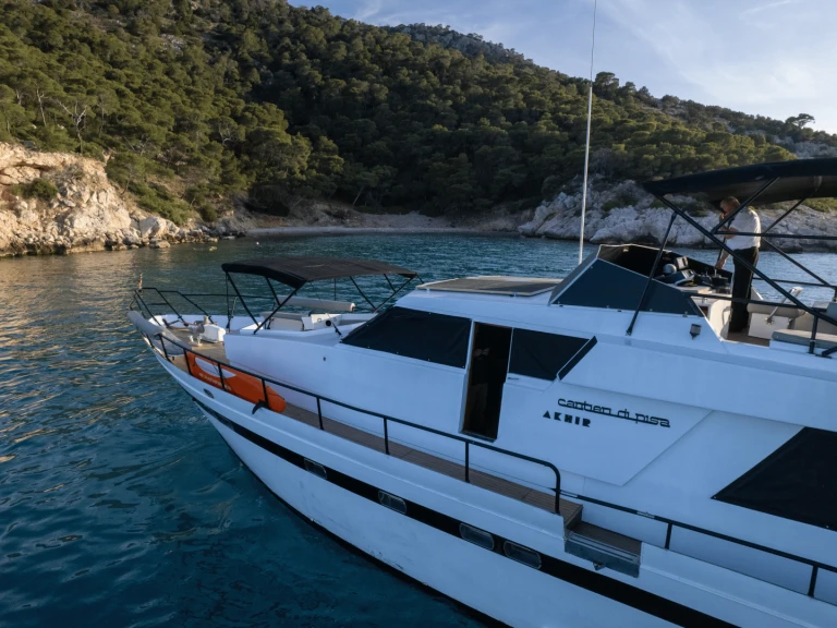 Hire Luxury Yacht Cantieri Di Pisa with a boat licence