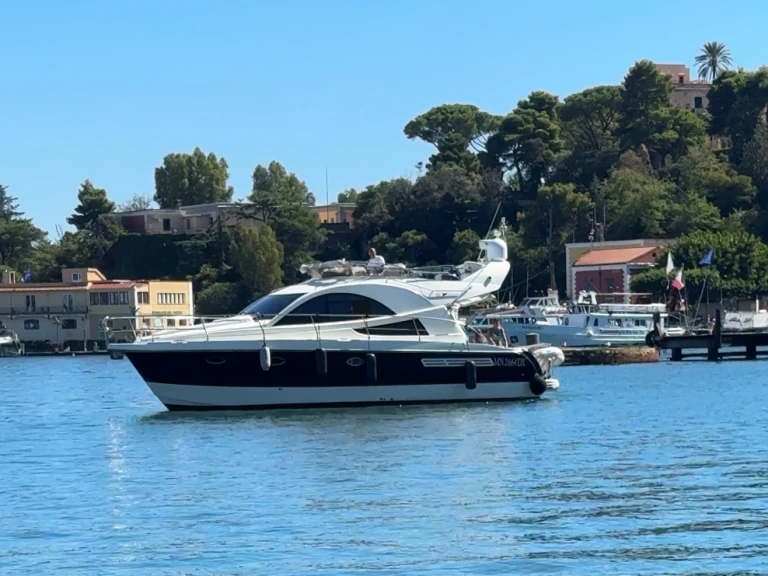 Yacht hire Forio cheap Rodman 38 Fly