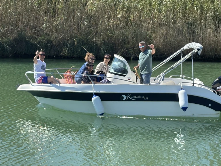 Hire Motorboat Quicksilver with a boat licence