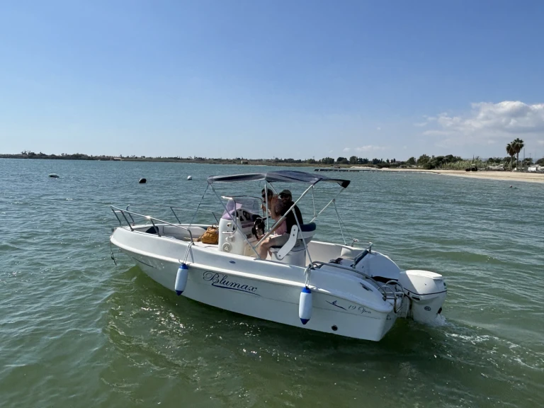 Motorboat to hire Siracusa at the best price