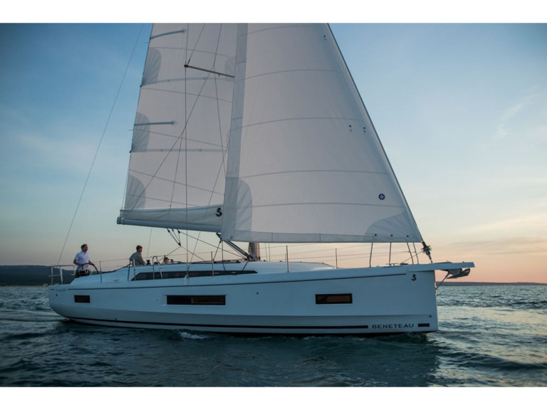 Hire a Bénéteau Oceanis 40.1 Carloforte