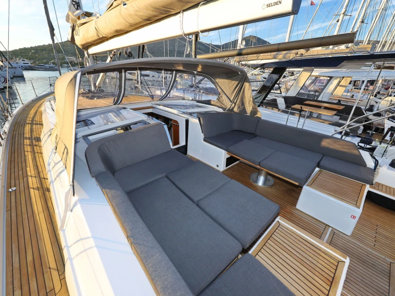 Charter a Hanse Hanse 510 in Seget Donji on Samboat