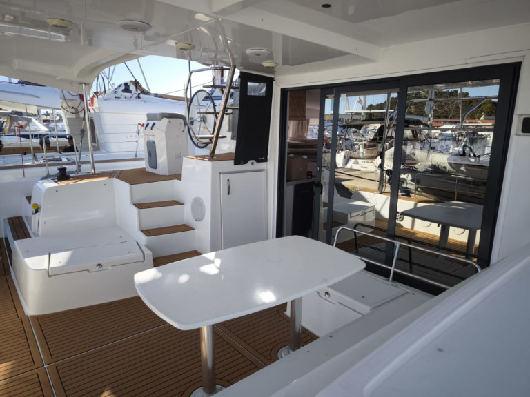 Catamaran to hire Šibenik at the best price