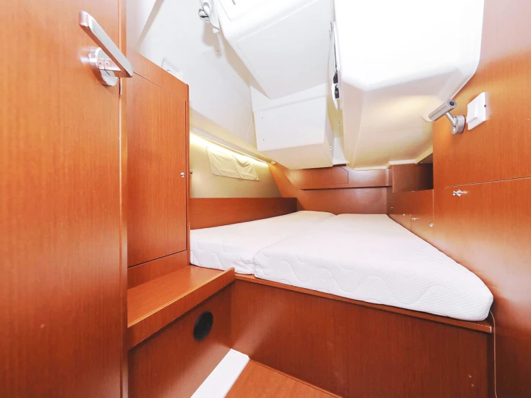 Sailboat to hire Gouvia at the best price