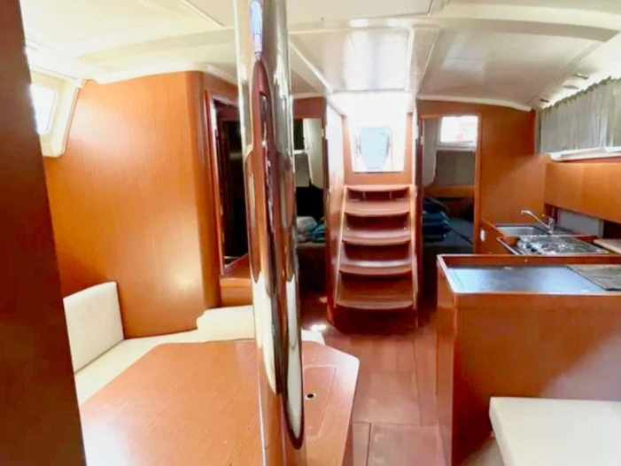 Hire a Bénéteau Oceanis 41.1 Gouvia