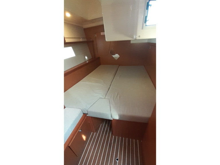 Charter a Bavaria Bavaria C45 in Punta Ala on Samboat