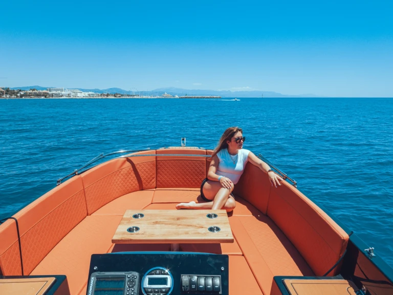 Motorboat to hire Puerto Marina Benalmadena at the best price