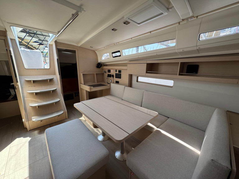 Yacht hire Carloforte cheap Oceanis 40.1