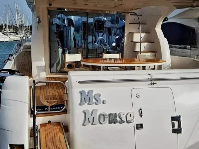 Luxury Yacht hire in Gouvia - Gulf Craft Majesty 66