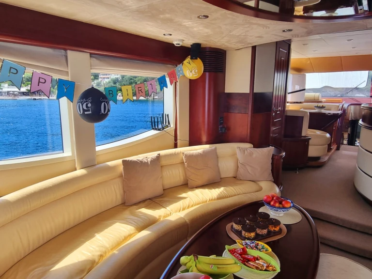 Hire Luxury Yacht Gulf Craft with a boat licence